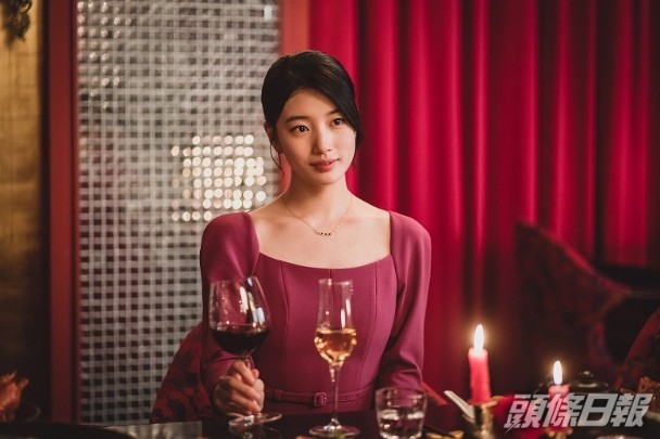 秀智在劇中有不少華麗造型。